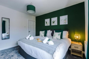Bright 2-bed cottage in Chester by 53 Degrees Property, ideal for Couples & Small groups, City Centre - Sleeps 6